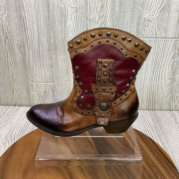 Vince Camuto Women's Size 8 Madalissa Wester Cowgirl Studded Leather Boots Booti - Picture 1 of 11